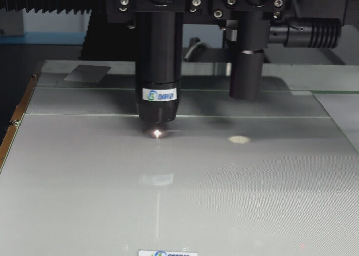 Laser Glass Cutting Machine with adjustable laser power and cutting speed to accommodate different glass types and sizes  To Speed 0-500mm/s